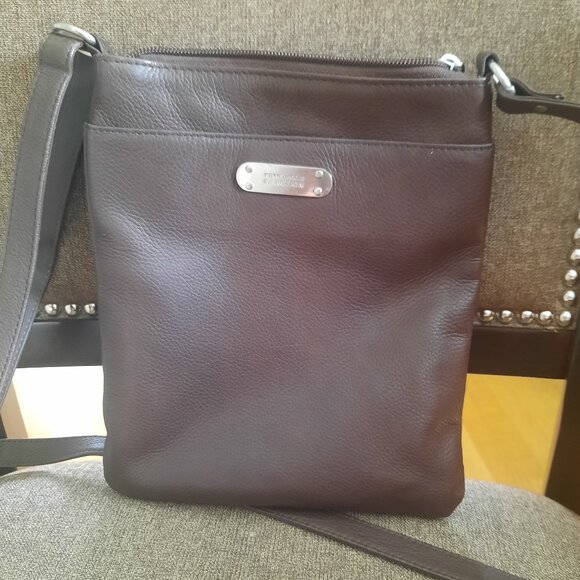 Kenneth Cole Reaction crossbody leather bag - Picture 1 of 8